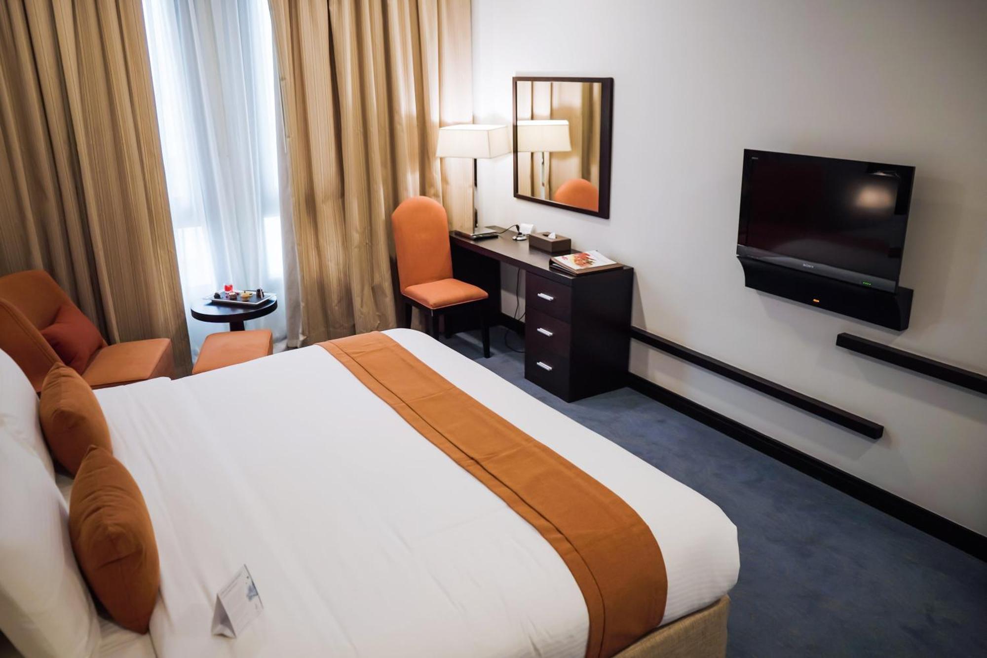 Seasons & Hotel 4*