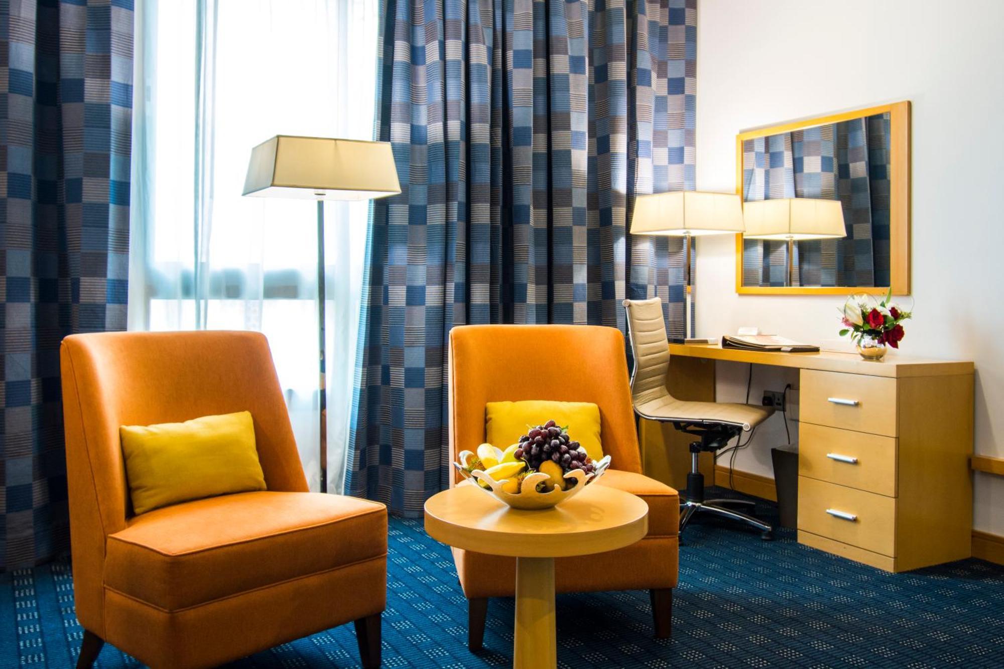 Seasons & Hotel 4*