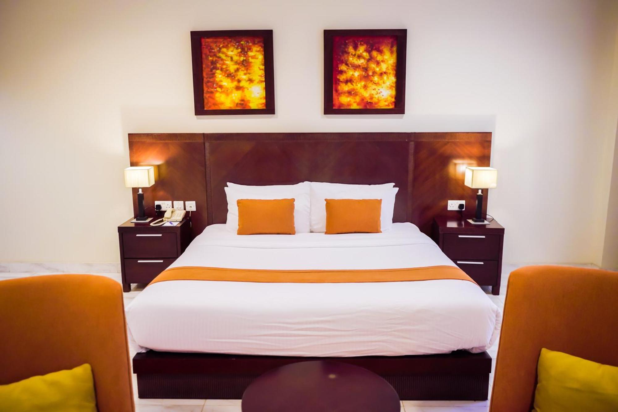 Hotel Seasons & 4*
