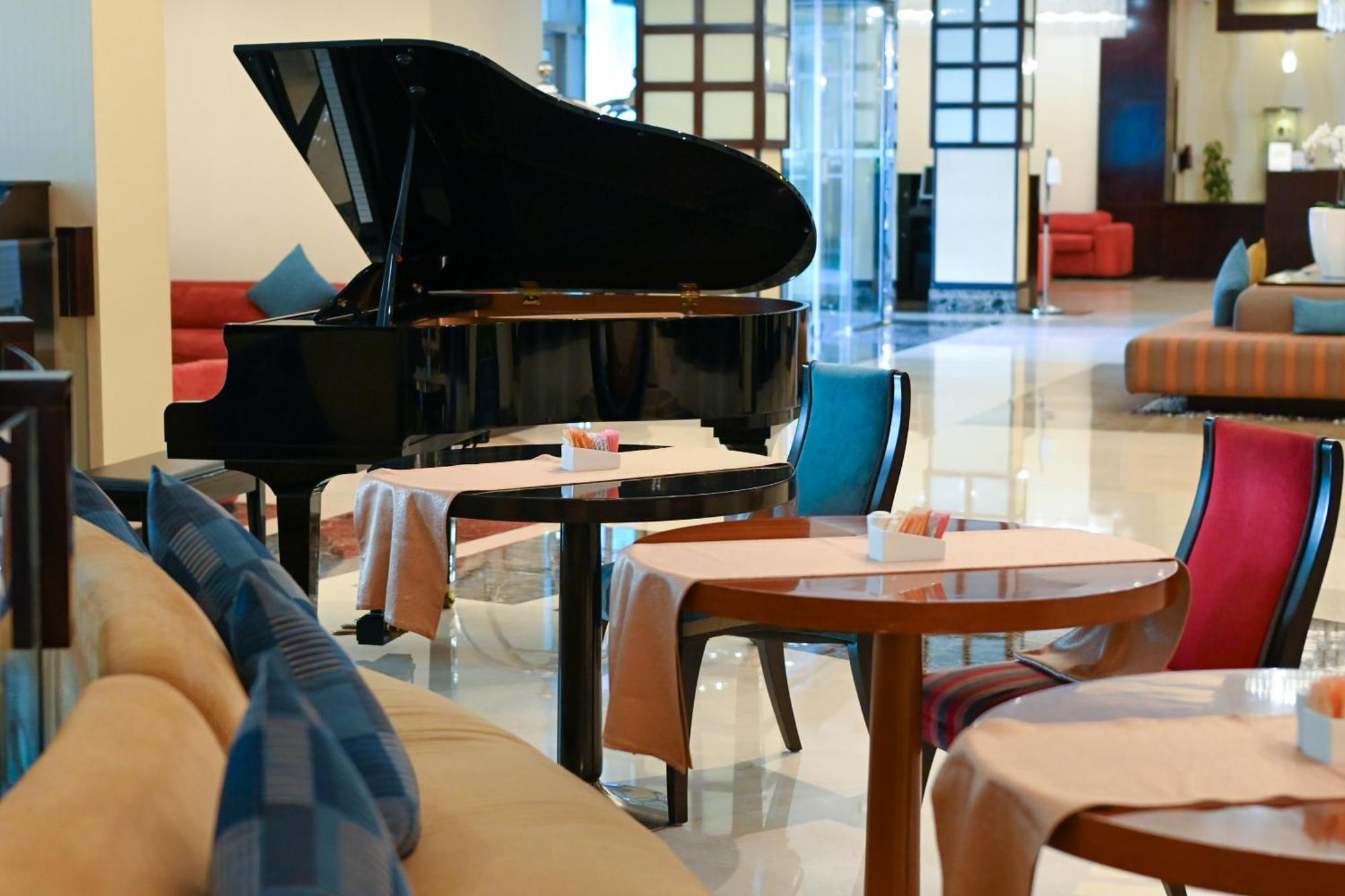 Seasons & Hotel