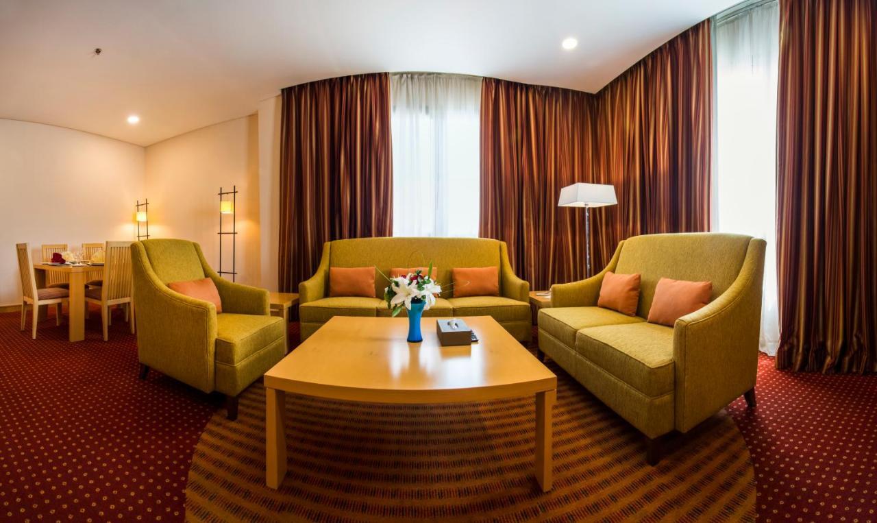 Hotel Seasons & 4*