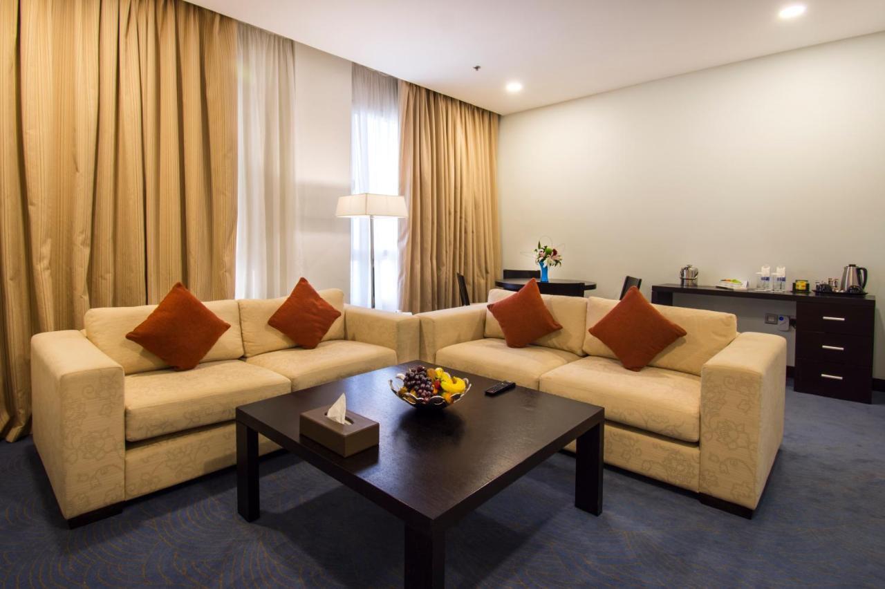 Hotel Seasons &